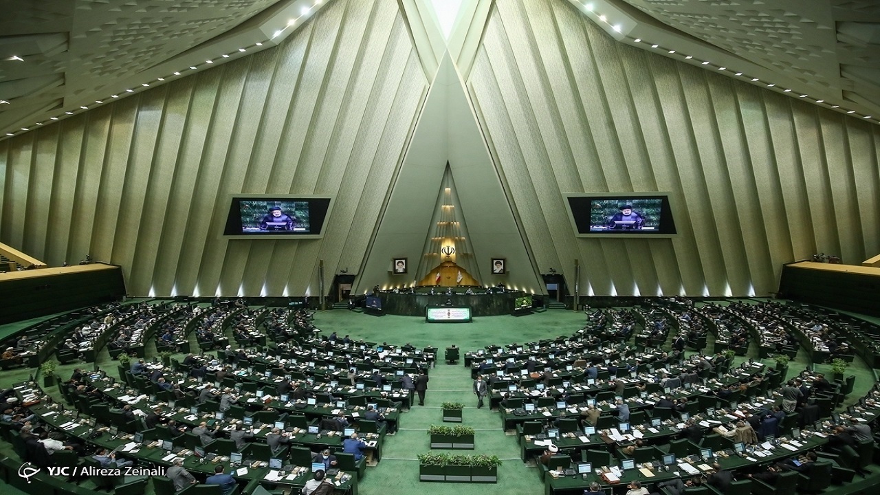 دولت و مجلس برنامه‌ای برای افزایش قیمت بنزین ندارند