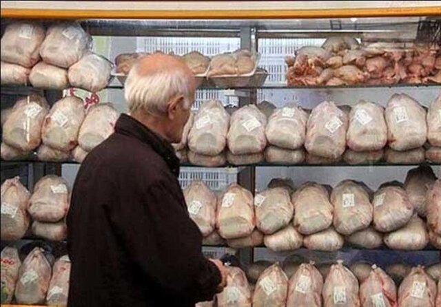 فروش مرغ بالاتر از کیلویی ۶۳ هزار تومان تخلف است/ مرغداران قیمت مصوب را رعایت نمی‌کنند