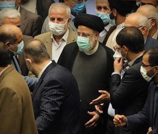 ورود رئیسی به مجلس برای دفاع از فاطمی‌امین