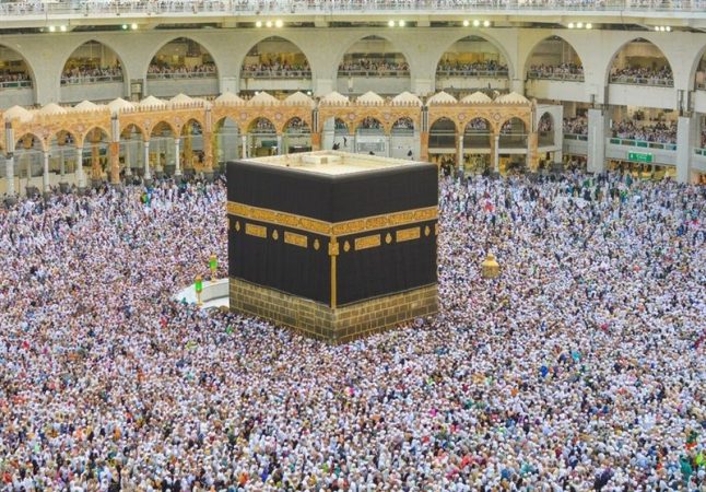 سوم خرداد، اعزام اولین کاروان حج تمتع