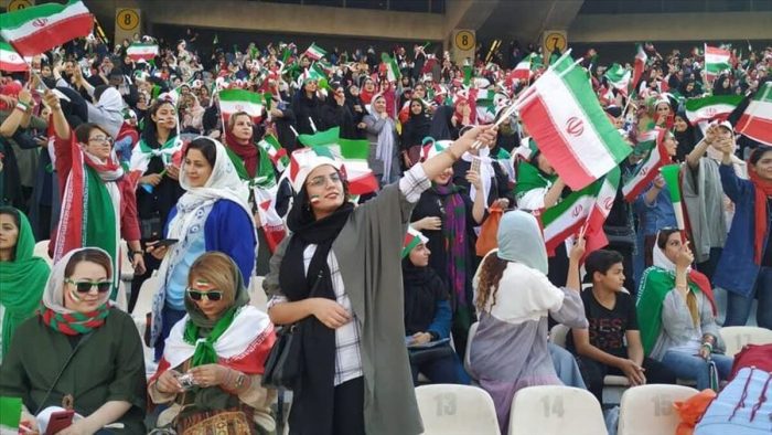 حضور بانوان تماشاگر در یک بازی از هفته اول لیگ