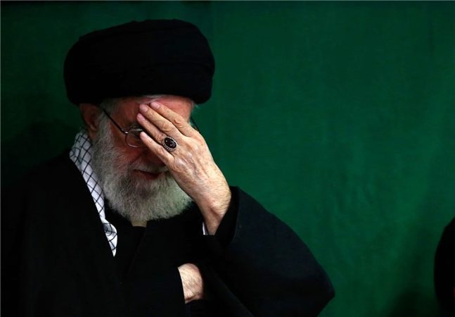 دانشجویان در حضور رهبر انقلاب عزاداری می‌کنند
