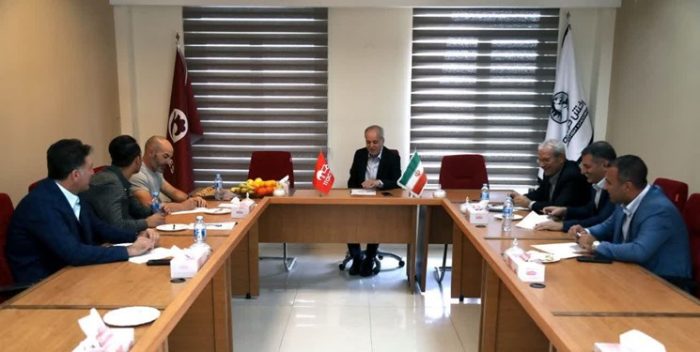 جلسه 2 ساعته خمز با مدیران باشگاه تراکتور