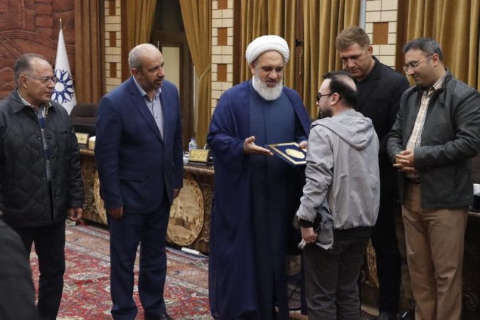 تجلیل اعضای شورای شهر از روشندلان موفق تبریزی