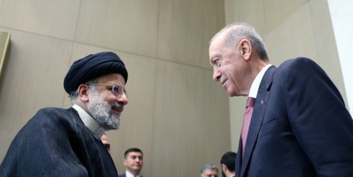 اردوغان در دیدار با رئیسی: جهان اسلام باید فشار بر اسرائیل را افزایش دهدشبکه دولتی «تی‌آرتی» ترکیه از دیدار رئیس‌جمهور این کشور با همتای ایرانی در تاشکند و گفت‌وگو درباره مسائل دوجانبه و اوضاع غزه خبر داد.