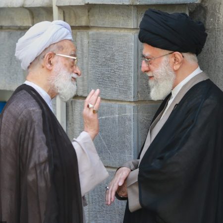 تصاویر دیده‌نشده‌ای از مرحوم آیت‌‌الله امامی کاشانی در کنار رهبر انقلاب