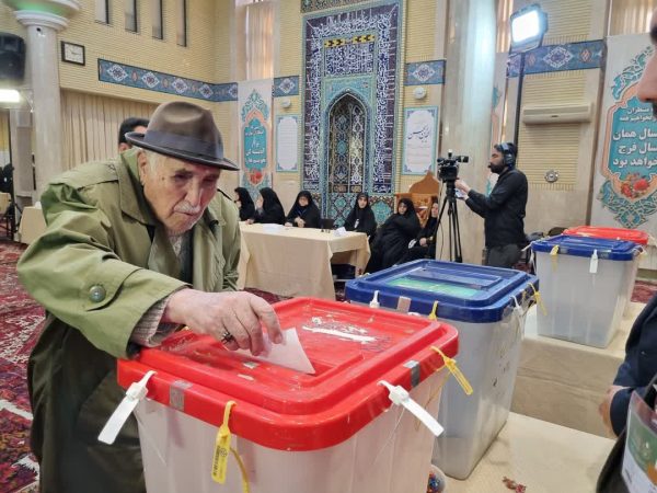 حضور شهروند تبریزی ۹۰ ساله پای صندوق رای