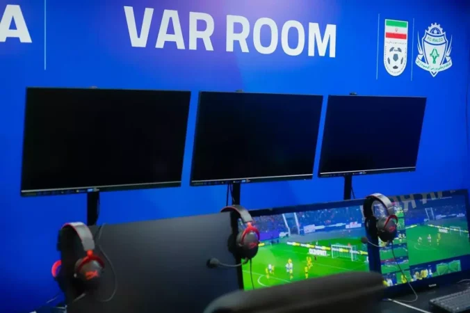 سیستم VAR در ورزشگاه یادگار امام تبریز