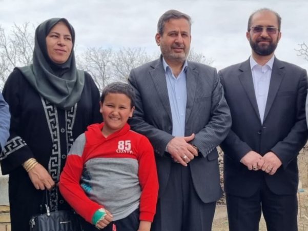 معلمی که به تنهایی بهار آورد