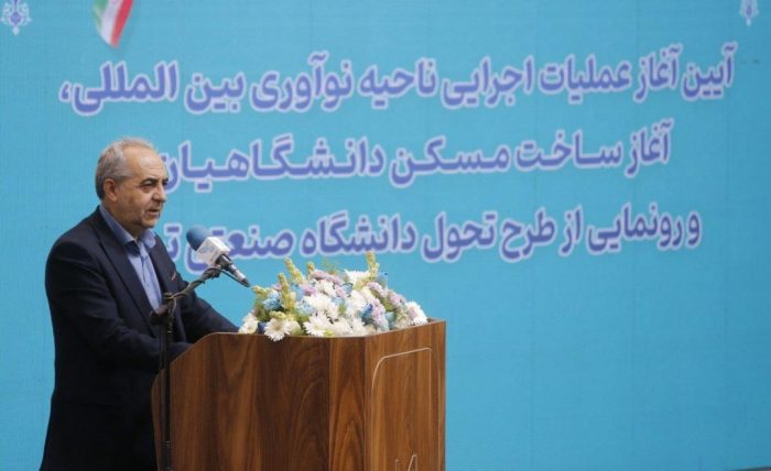 صنعت از تولید سنتی به های‌تک و صادرات‌محور حرکت کند