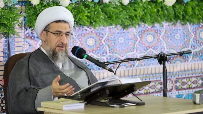عمل صالح تنها راهکار عزتمندی انسان است