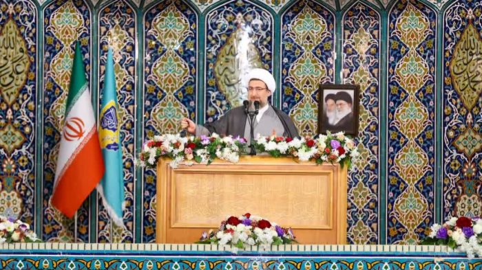 مسؤولان به جای فرافکنی، مشکلات اقتصادی مردم را حل کنند