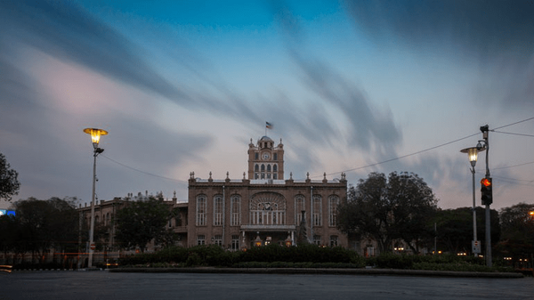 عمارت تاریخی ساعت تبریز آماده استقبال از نوروز ۱۴۰۵ می‌شود